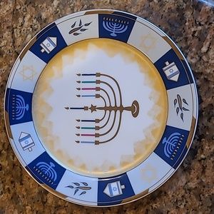 GOLD TRIMMED HANUKKAH PLATE w LIT MENORAH AND DREIDELS BY AVON 8”
